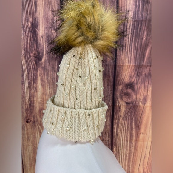 Venus faux fur beaded winter hat - Picture 5 of 12